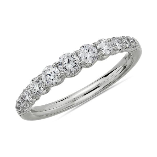 Selene Graduated Diamond Anniversary Ring in Platinum (5/8 ct. tw.)